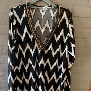 La Blanca Black and White Gold trimmed swimsuit cover up. V neck size Large.